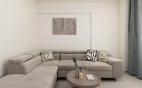 Ly Emerald Suite City Center